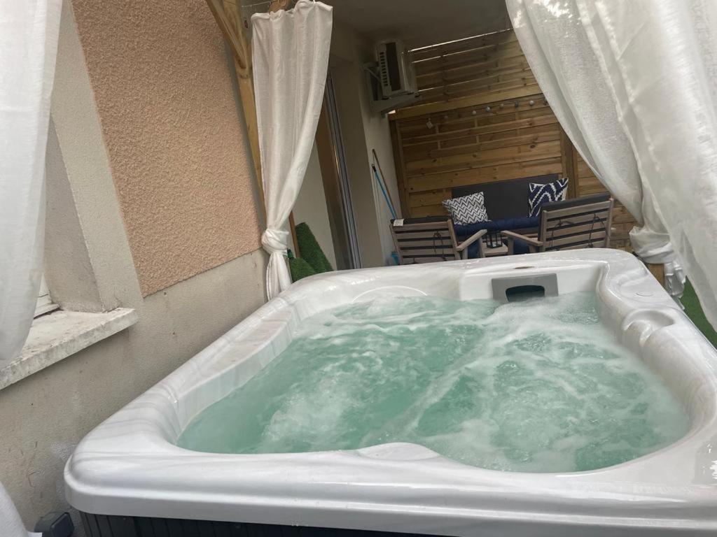 Suite Cosy&Jacuzzi Cenon Eksteriør billede